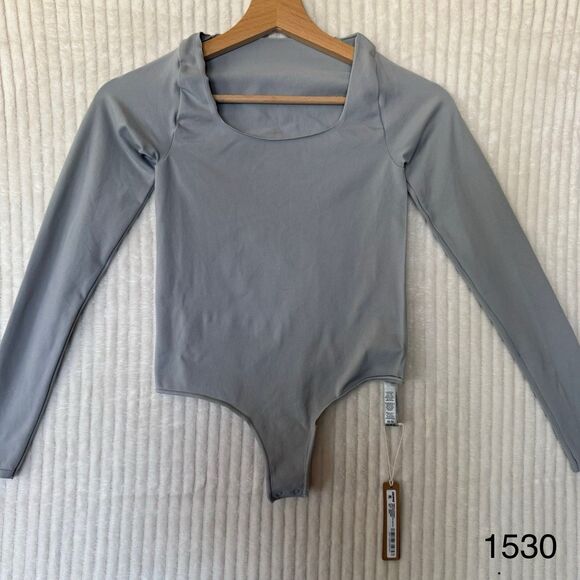 Skims Essential Long Sleeve Scoop Neck Bodysuit Light Grey Sz XXS/XS NWT - Picture 1 of 11